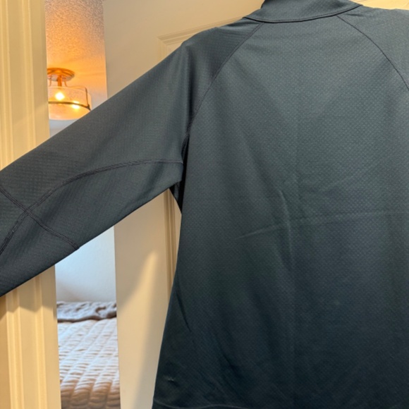 Northface Women's zip up light FlashDry jacket - Picture 4 of 7